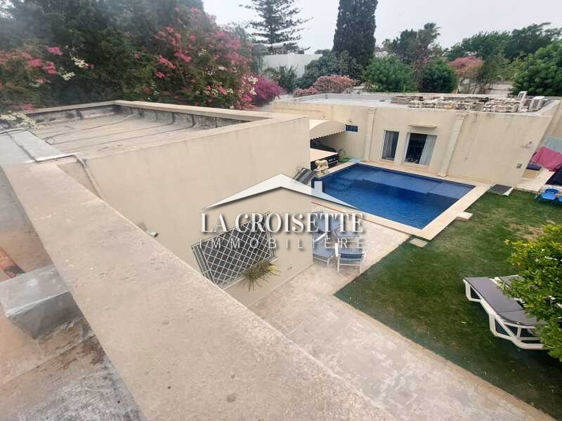 Villa plain pied meublée S+3 avec piscine à Carthage